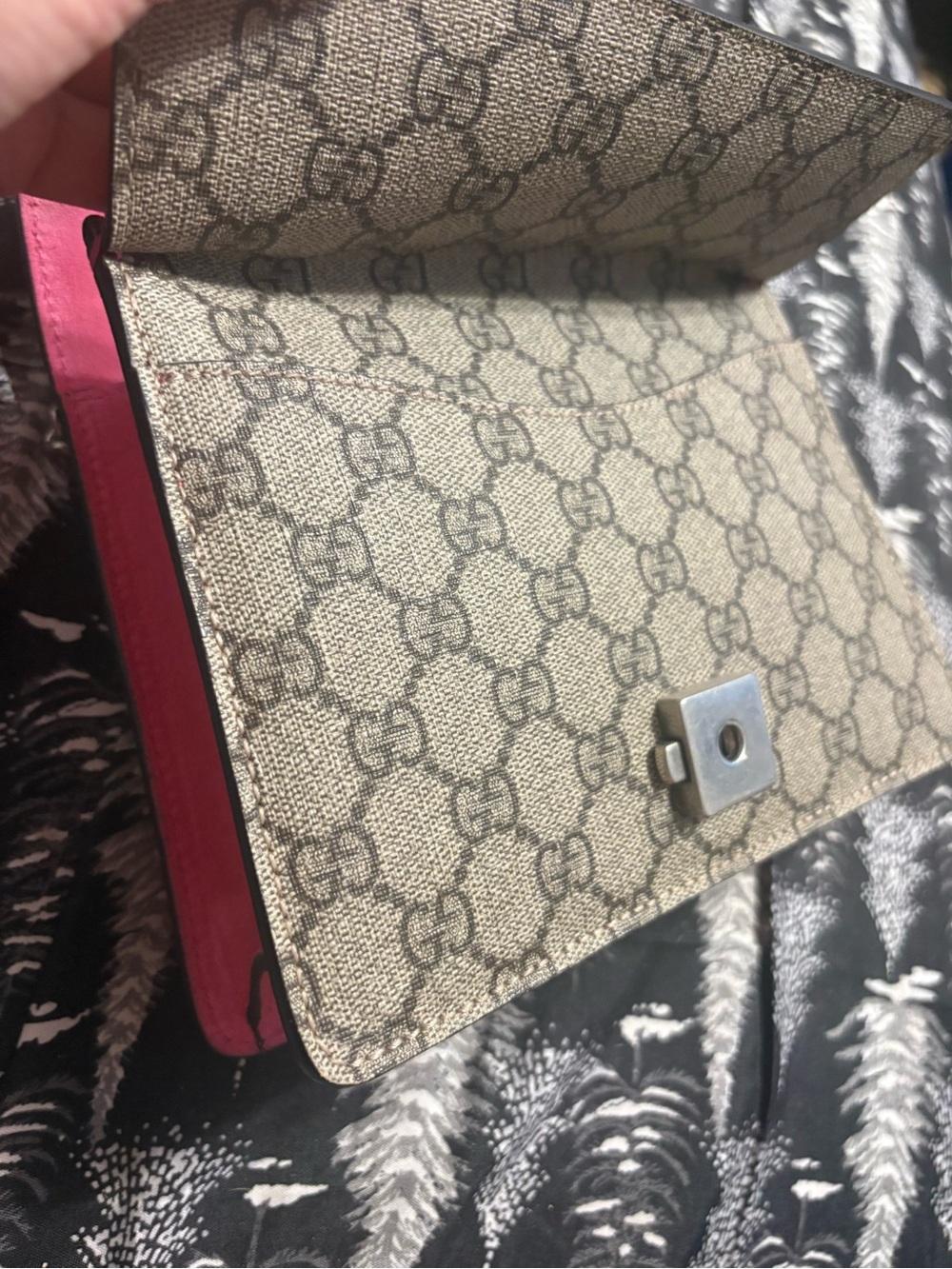 Gucci Beige GG Supreme Crossbody with Pink Trim and Silver Chain - Picture 3 of 7